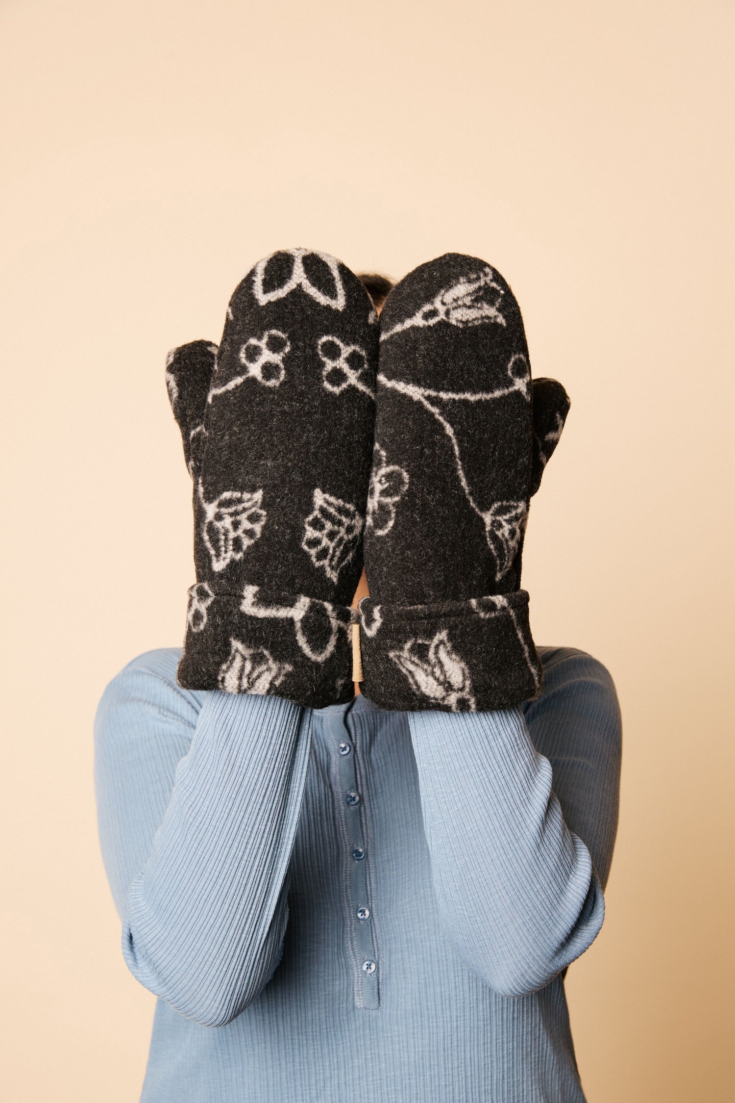 Fleurs Sherpa Mittens – MINI TIPI